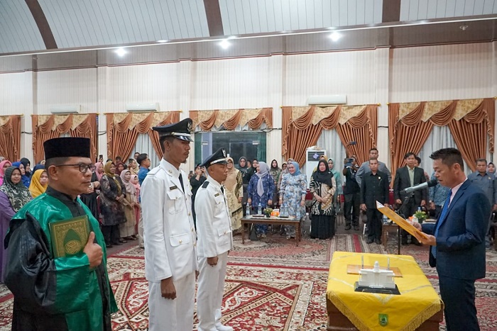 Bupati Rohil Kembali Lantik Dua Penghulu Hasil Pilpeng Serentak