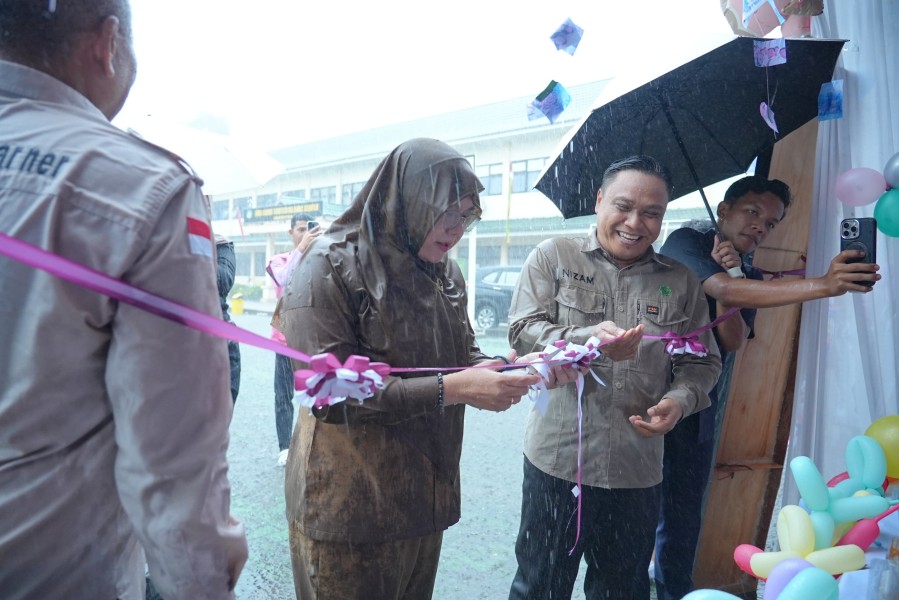 Dalam Hujan, Bupati Afni Buka Kompetisi Gema Pros Tingkat SMP se-Kabupaten Siak