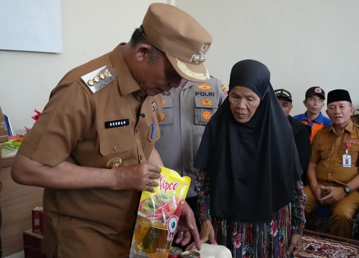 Serangan Kera Liar di Tembilahan Jadi Pengingat, Bupati Herman Tekankan Pentingnya Gotong Royong dan Kepedulian