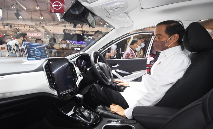 Jajal Mobil Listrik, Ini Ekspektasi Jokowi  untuk Otomotif  Rendah Emisi dan Ramah Lingkungan...