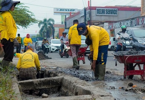 PUPR Pekanbaru Fokus Keruk Sedimen Sebabkan Banjir