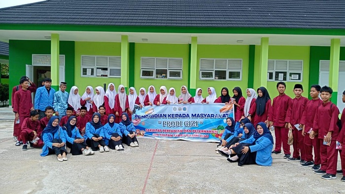 Mahasiswa Gizi UIN Suska Riau Beri Penyuluhan Gizi Seimbang di MTsN 8 Kampar
