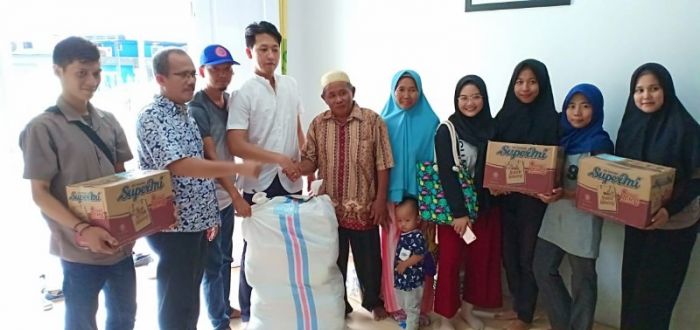 Mahasiswa UR dan Warga Kampar Salurkan Bantuan Makanan dan Pakaian Korban Tsunami Palu Lewat FPR