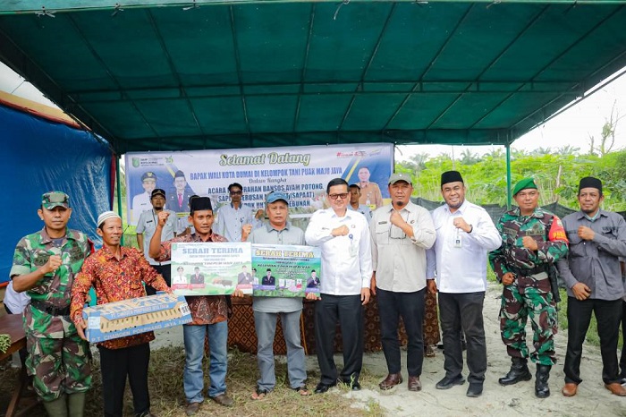 SAPAAT Jadi MANFAAT, Pemko Dumai Serahkan Bantuan Usaha Kepada Kelompok Penerima Manfaat