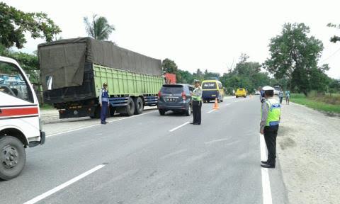 SIM dan STNK Expired, 5 Bus dan 4 Travel Gelap Diamankan Polda Riau