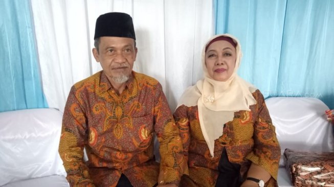 Asik! Nikahi Janda Tiga Anak, Perjaka 63 Tahun Ini Dapatkan Kembali 'Cinta Monyetnya'