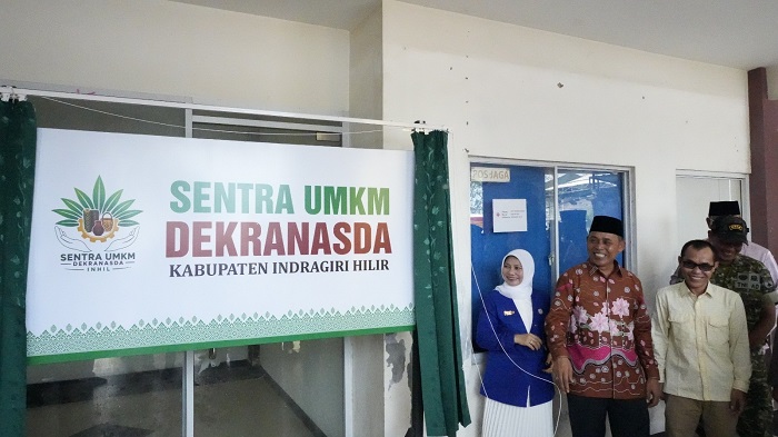 Dorong Produk Lokal, Sentra UMKM Dekranasda Inhil Diresmikan