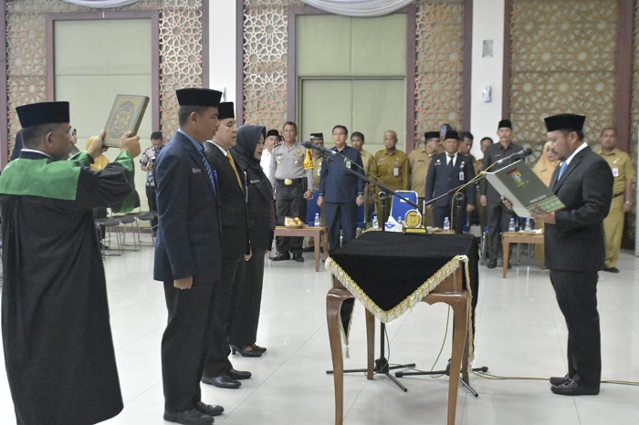 Tutup Tahun, Bupati Kampar Lantik Sebanyak 64 Pejabat Dilingkungan Setda dan Kesbangpol