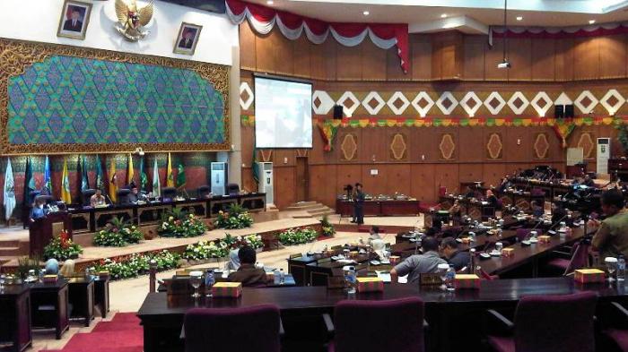 Pemprov Serahkan KUA PPAS ke DPRD Riau