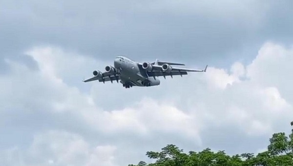 Pesawat Jumbo Milik Amerika Serikat Mendarat di Pekanbaru, Ada Apa?