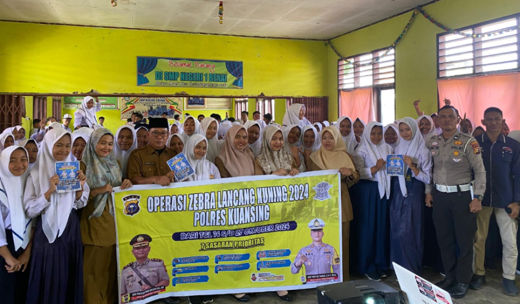 Sat Lantas Polres Kuansing Sosialisasi dan Edukasi Tertib Berlalu Lintas di SMPN 1 Benai