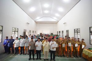 9 Desa Mandiri Terima Piagam Penghargaan dari Gubri Syamsuar