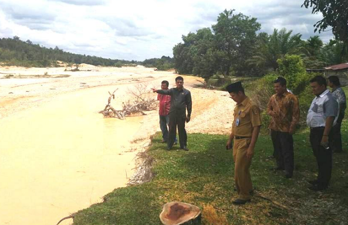 GAWAT...Diterjang Banjir Bandang, Abrasi Ancam Desa Logas dan Logas Hilir