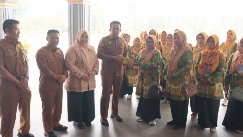 Sekda  Lepas Kontingen Porseni IGTKI-PGRI  Inhu ke Telukkuantan