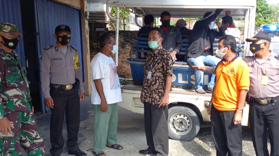 Satgas Covid-19 Bencah Lesung Evakuasi 5 Warga ke Rusunawa Rejosari