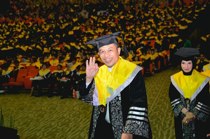Selamat Wakil Bupati Bagus Santoso Wisuda Raih Gelar Doktor Ilmu Politik