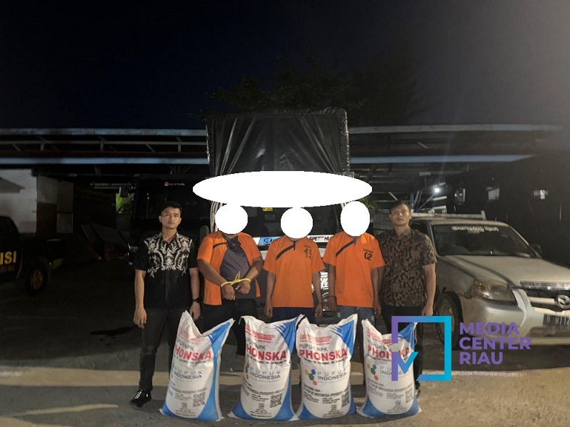 Tiga Orang Diamankan Polisi Bersama 9 Ton Pupuk Bersubsidi