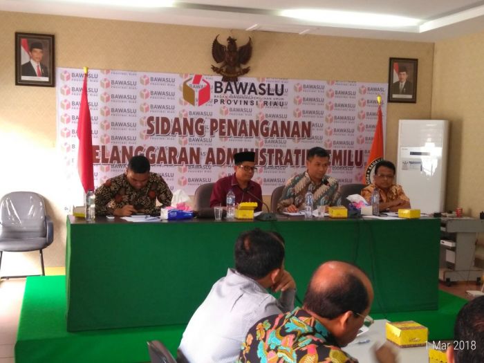 Bawaslu Minta Bantuan Satpol PP Riau Tertibkan APK Paslon di Pilgubri 2018