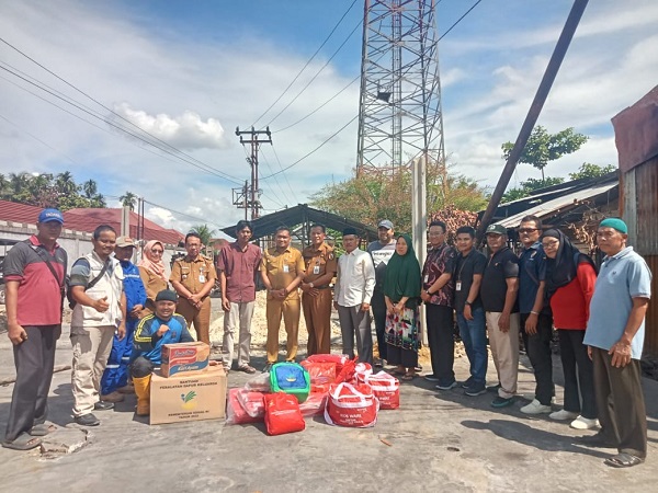 Dinsos Pekanbaru Serahkan Bantuan untuk Korban Kebakaran di Sialang Rampai