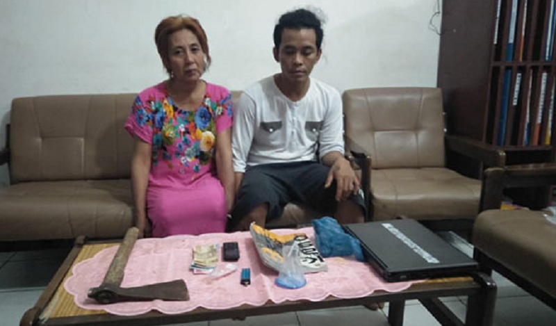 NEKAT KALI..Tak Mau Ditangkap, Sepasang Kekasih Joni dan Nani Ancam Polisi Pakai Kampak