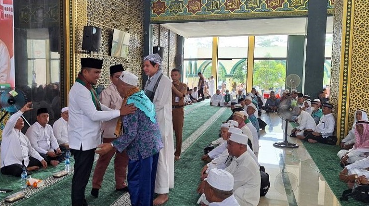 Bupati Pelalawan Sambut Kepulangan Jemaah Haji di Masjid Ulul Azmi Pangkalan Kerinci