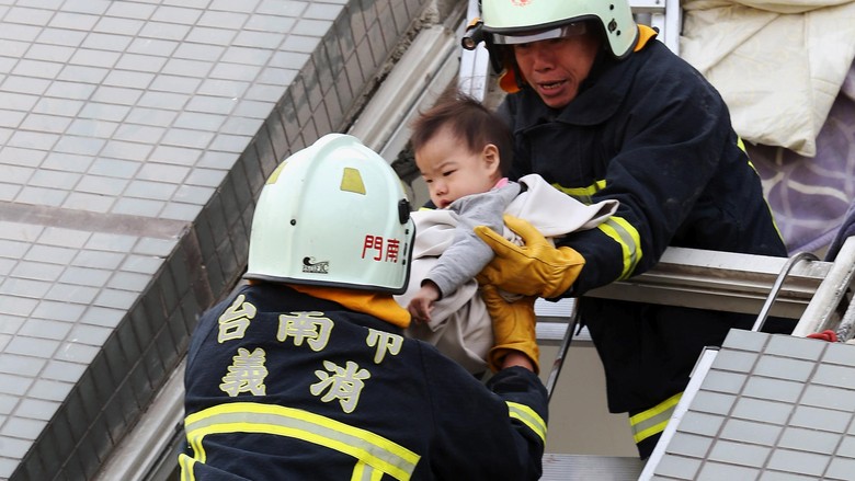Taiwan Diguncang Gempa 6,4 SR, 31 Orang Terperangkap dalam Reruntuhan