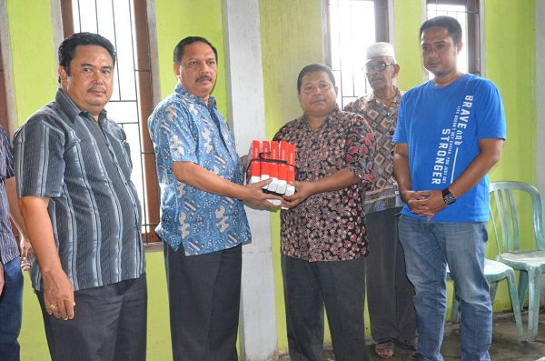 Sekda Inhil Beri Bantuan Sembako Kepada Korban Kebakaran di Sungai Beringin