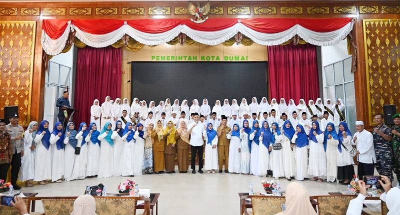 Hadiri Khatam dan Wisuda Tahfidz Al-Qur'an SMP Negeri 15 Dumai, Berikut Pesan Wali Kota Dumai