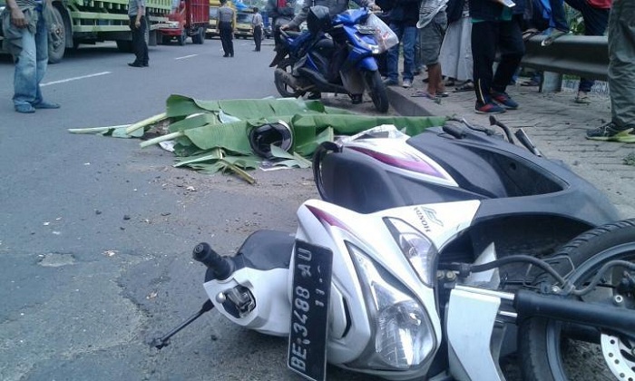 BRAKKK...Kepala Dilindas Truk Fuso, Aisyah Sukmawati Mahasiswi Politeknik Tewas di Jalan Soekarno-Hatta