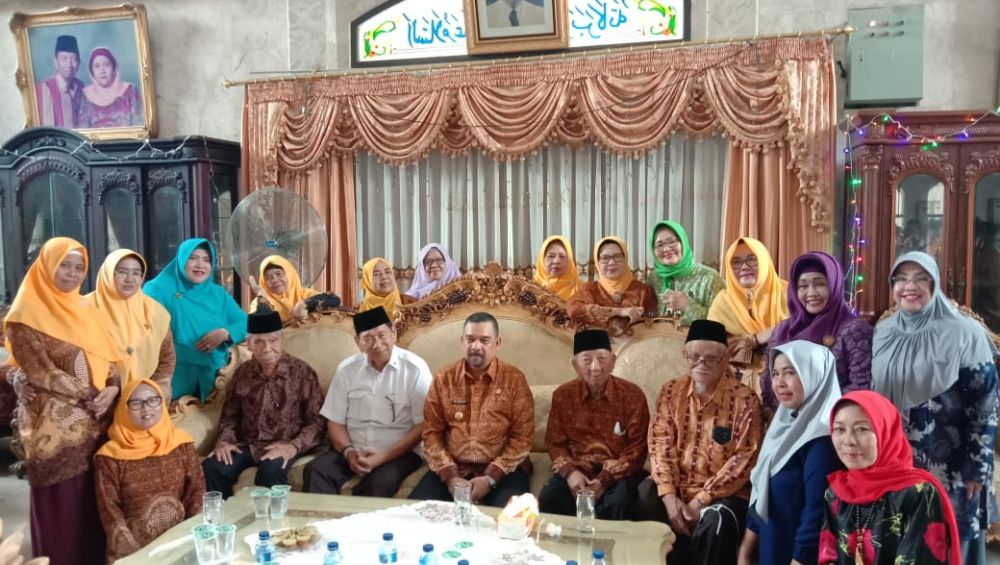 Wagubri Silaturahmi ke Kediaman Ketua PWRI Provinsi Riau