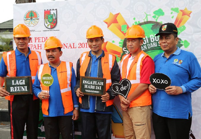Peringatan HPSN 2018, Pemko Bersama Warga Bertekad Wujudkan Pekanbaru Bersih dari Sampah
