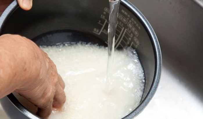 Jangan Buang Air Tajin Setelah Mencuci Beras di Rumah, Ternyata Banyak Manfaatnya, Ini di Antaranya...