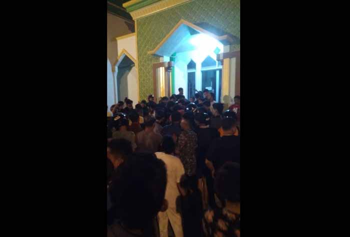 AMPUNNN...Diduga akan Curi Kotak Infak Masjid, Seorang Mahasiswa di Dumai Nyaris Dihajar Warga
