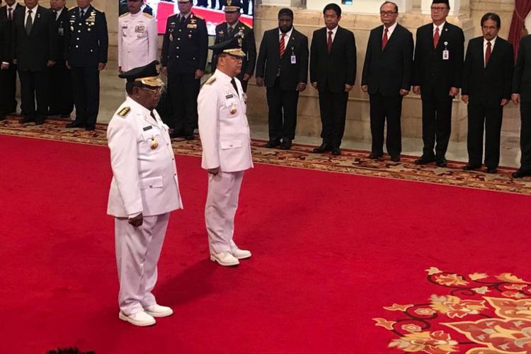 TAHNIYAH...Presiden Jokowi Lantik Gubernur Riau dan Bengkulu di Istana Negara