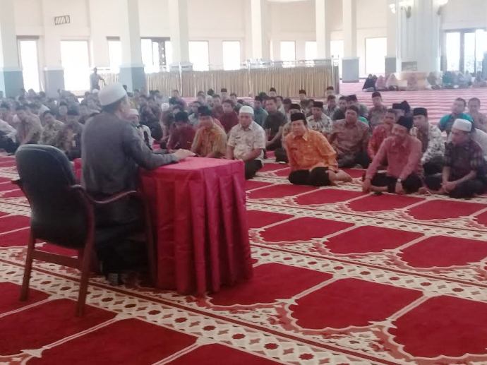 Lagi Berpuasa, Pegawai Rohul Tetap Semangat Mendengar Pengajian