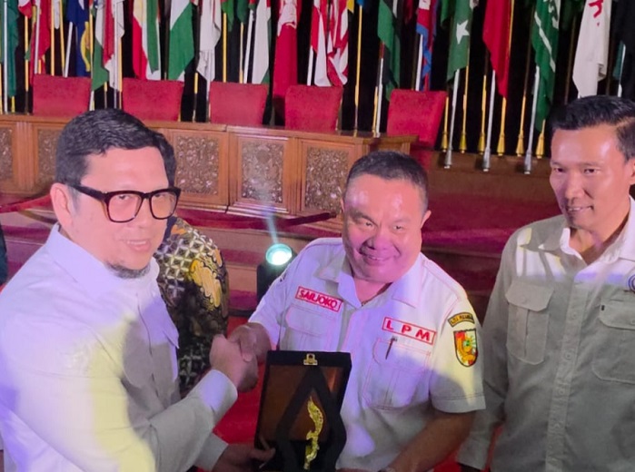 LPM Pekanbaru Kembali Terima Penghargaan Nasional