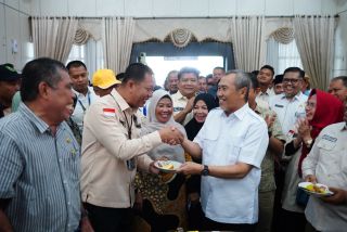 Gubernur Lepas 1.500 Petani dan Nelayan Riau Ikut Penas di Padang