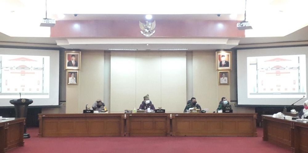 Asisten III Riau Pimpin Rapat Persiapan Sambut HUT RI ke-76