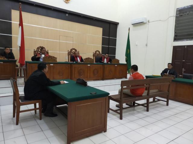 Dituntut 10 Tahun, Indra Gunawan Pengedar Narkoba Asal Bagansiapiapi Tertunduk Lesu