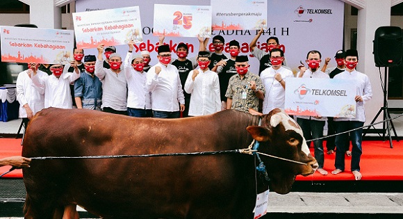 Telkomsel Salurkan 777 Hewan Kurban untuk 43.000 Penerima di Seluruh Indonesia