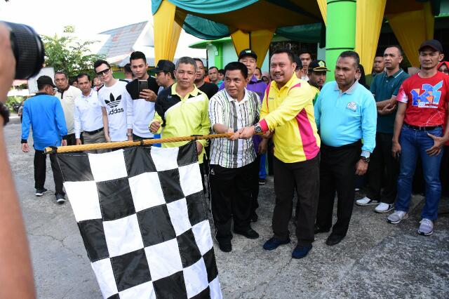 Bupati Kampar Lepas Ribuan peserta Gerak Jalan Peringatan HAB ke-74