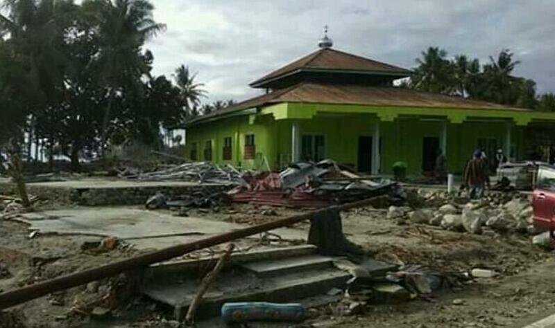 ALLAHUAKBAR...Tsunami Hanya ‘Terbang’ di Atas Kubah, Masjid Jami Pantoloan Tetap Utuh, Foto Ini Buktinya
