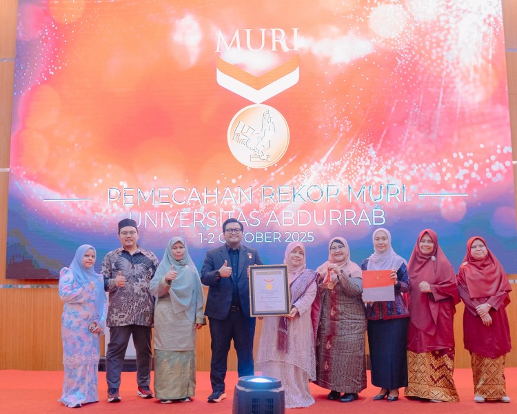 Univrab Pekanbaru Catatkan Rekor MURI Penulisan Essay Biografi Tokoh Terbanyak