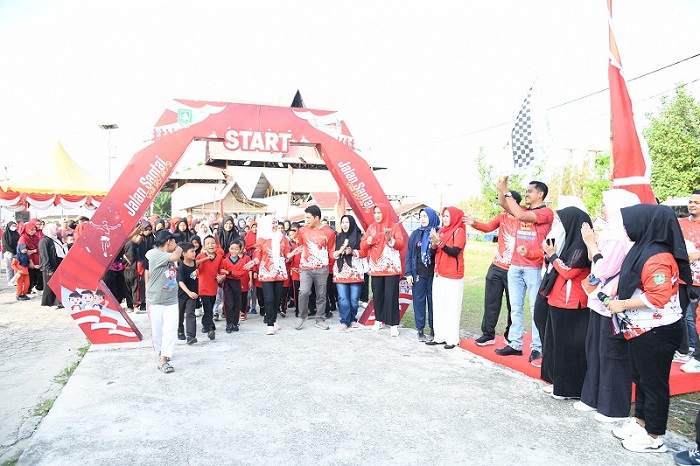 Semarak dan Meriahkan Puncak HUT Ke-79 RI, Kelurahan Rimba Sekampung Gelar Jalan Santai dan Senam Sehat