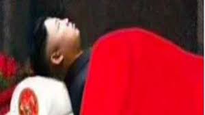 Viral Foto Mirip Kim Jong-un Terbaring di Peti Kaca, Benarkah Dia...?
