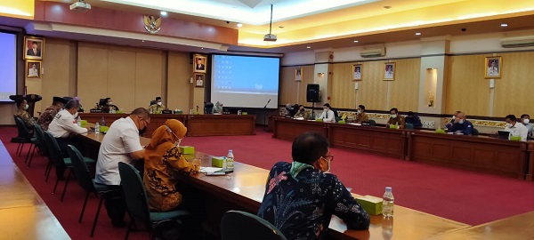Komite IV DPD RI Koordinasi dengan Pemprov Riau Terkait  Pengawasan Anggaran Penanganan PEN Covid-19