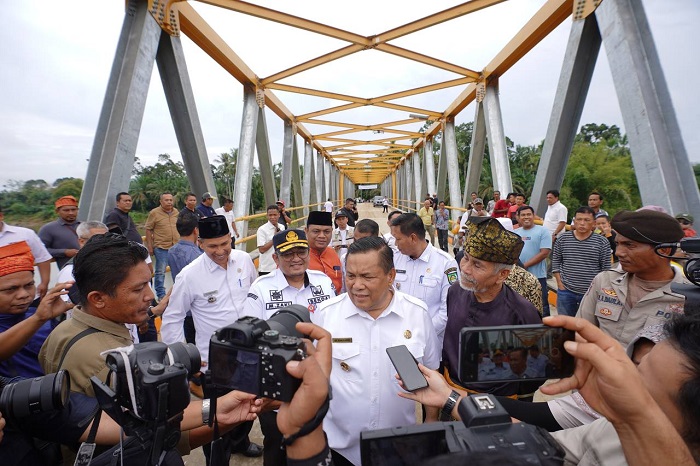 Pj Gubri SF Hariyanto Resmikan Dua Jembatan di Rohul