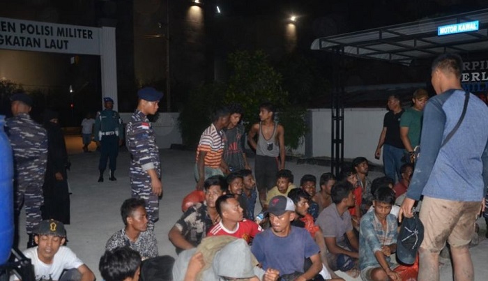 TNI AL Dumai Gagalkan Penyelundupan 10 WNI dan 24 WNA Ilegal di Perairan Pelintung