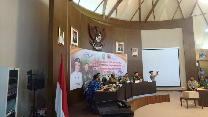 Plt Gubernur Riau Pimpin Rapat Siaga Darurat Penanggulangan Bencana Asap