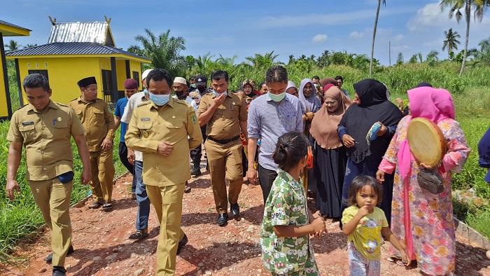 Bupati dan Wabup Rohil Tinjau Pembangunan 15 Unit Restlemen di Bagan Hulu